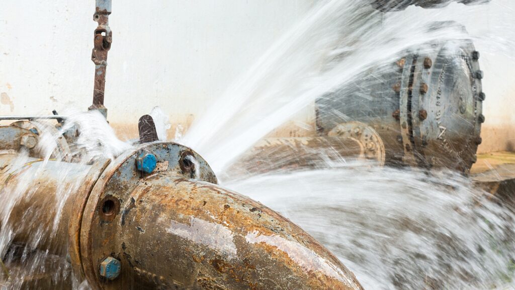 broken water main crushes New Jersey home with water