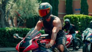 YouTuber sparks concern after reaching 222 MPH on motorcycle in tank top & jeans