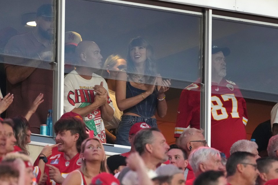 Taylor Swift cheering on her boyfriend Travis Kelce in Kansas City