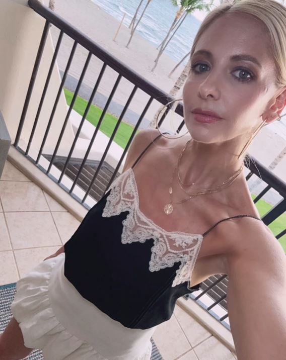 Sarah Michelle Gellar stuns in a lacy tank top and shorts in a recent Instagram post