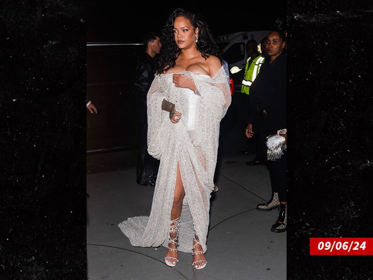 rihanna new york fashion week date swipe