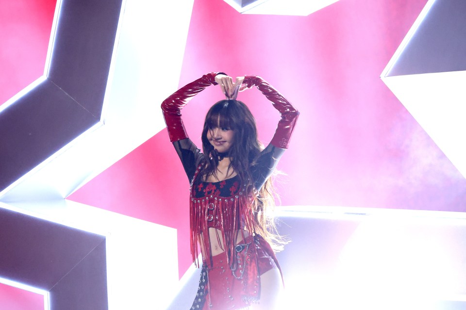 Lisa looking happier than ever at the Video Music Awards in New York