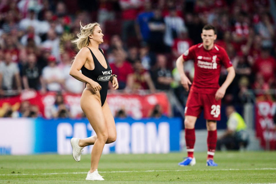 Canelo didn't realise he was being interviewed by the streaker at the 2019 Champions League final