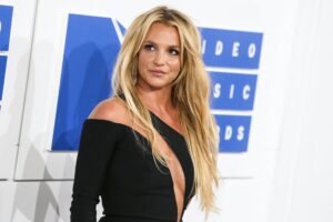 Britney Spears wearing a Julien MacDonald dress, H Stern jewels, and Christian Louboutin shoes arrives at the 2016 MTV Video Music Awards