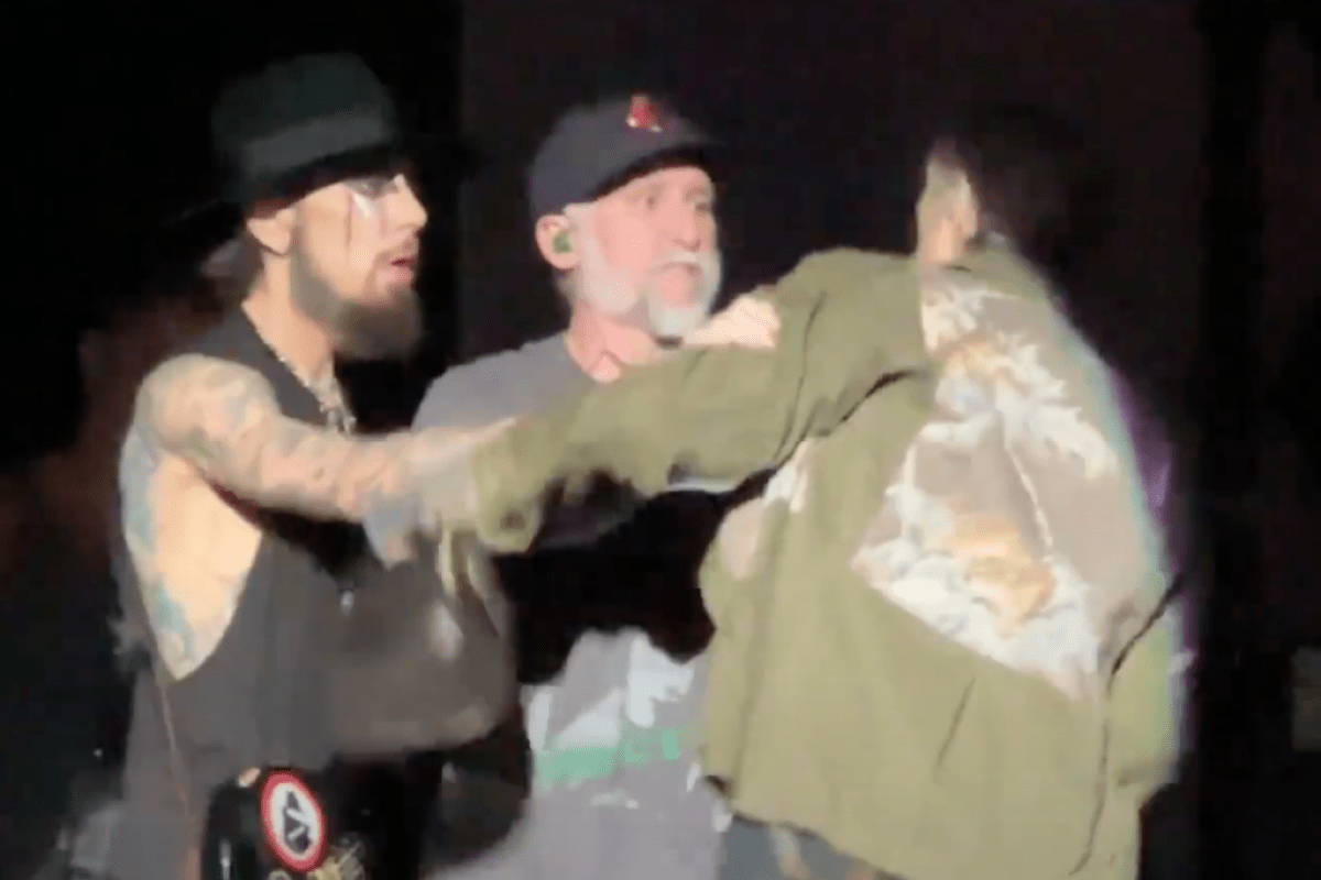 janes-addiction-concert-ends-abruptly-after-perry-farrell-throws-a-punch-at-dave-navarro-in-wild-video