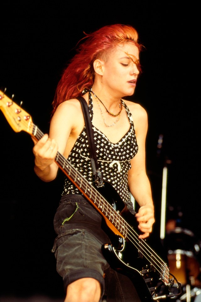 L7 bass player Jennifer Finch dated Grohl when he was in Nirvana