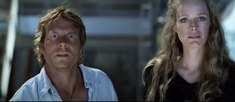 Brock Lovett (Bill Paxton) and Rose's granddaughter Lizzy (Suzy Amis) watch on in the deleted scene