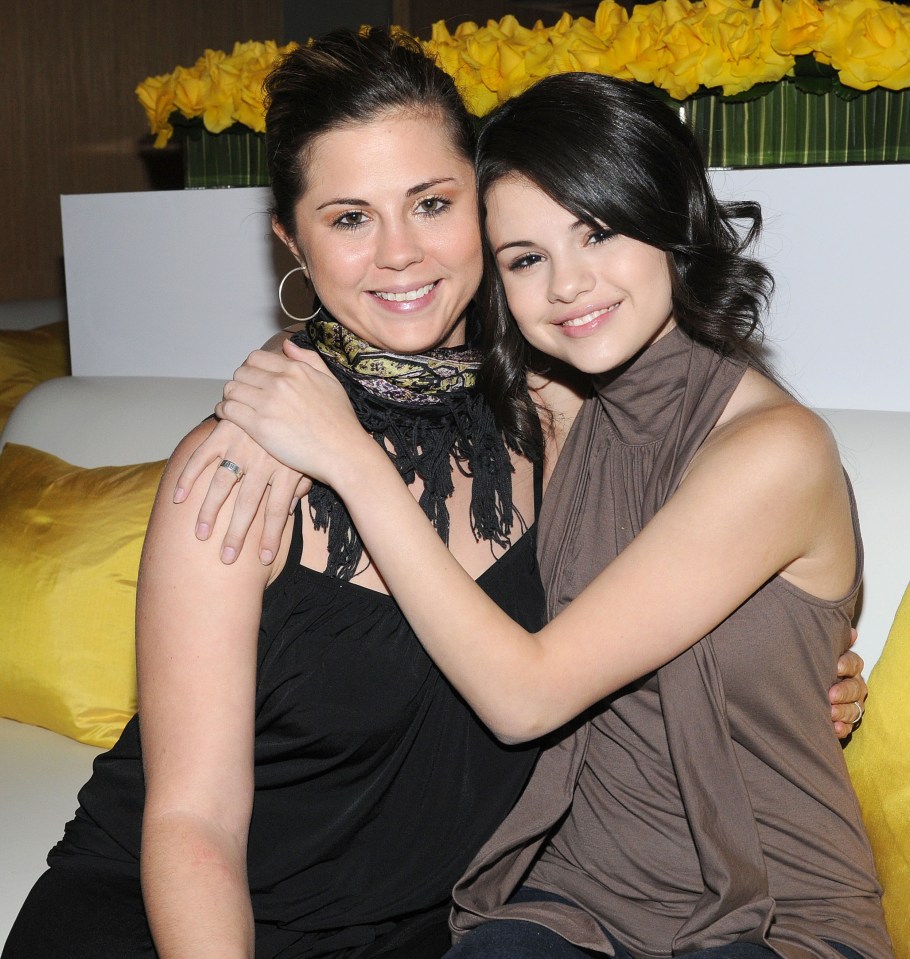 Selena with mother Mandy Teefey