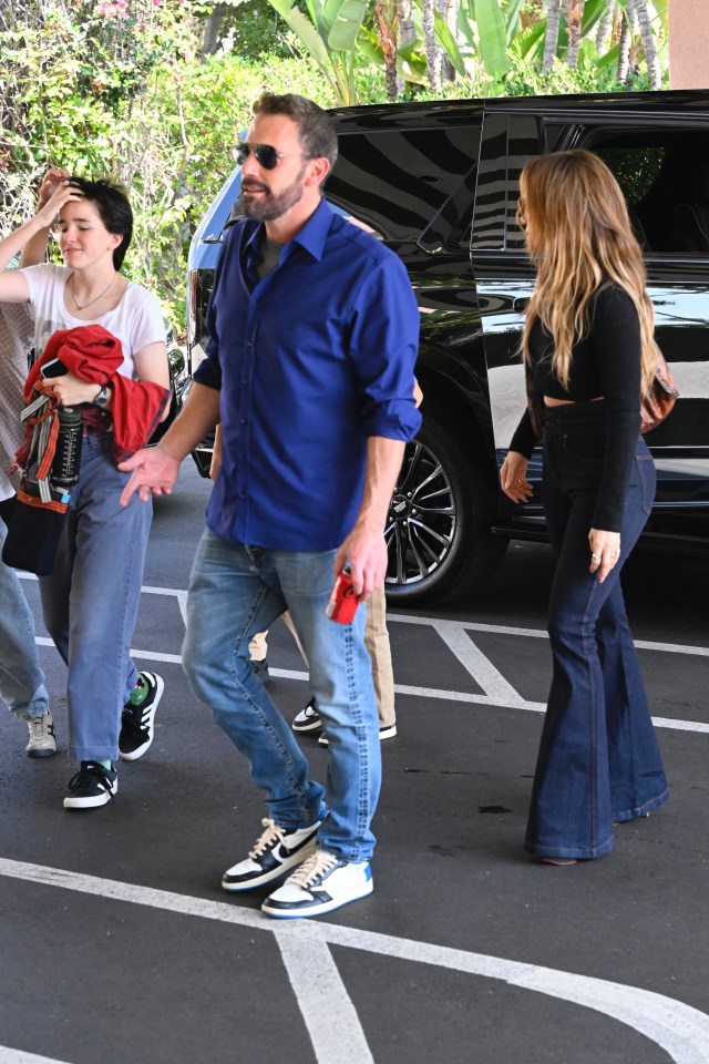 Jennifer Lopez & Ben Affleck were spotted during their first public outing since she filed for divorce over the weekend hitting up the Beverly Hills hotel with their children