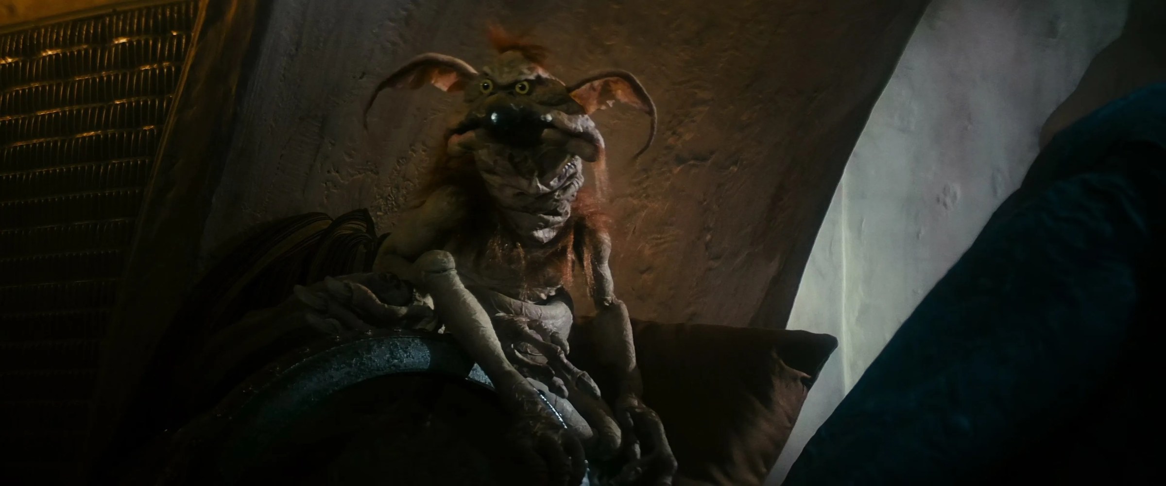 Salacious B. Crumb looking at Jabba with his beady eyes in Star Wars: Return of the Jedi