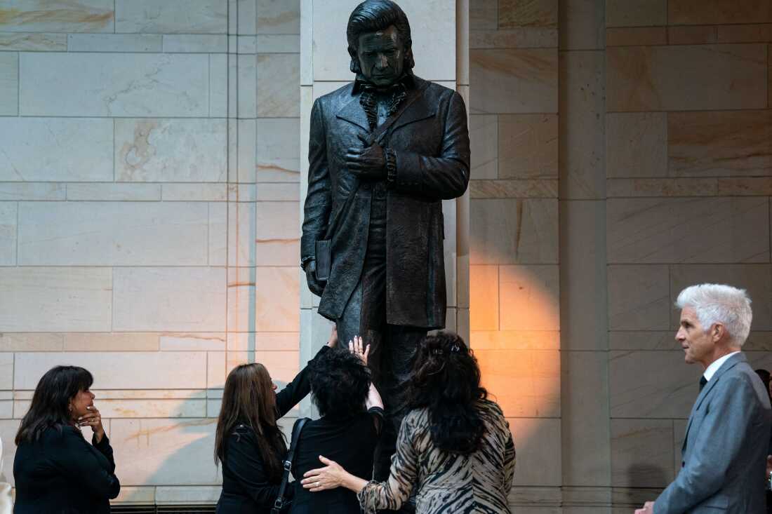 Joanne Cash, sister of the singer Johnny Cash, reached out to touch the statue of her late brother at the unveiling in the U.S. Capitol on Tuesday. Rosanne Cash, daughter of Johnny Cash, told the audience at the event that her aunt had lost her sight and asked that she have the opportunity to feel the statue to appreciate it.