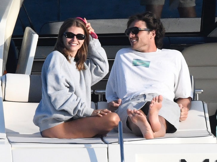 092824 Jacob Elordi and Olivia Jade Giannulli in Sardinia sub