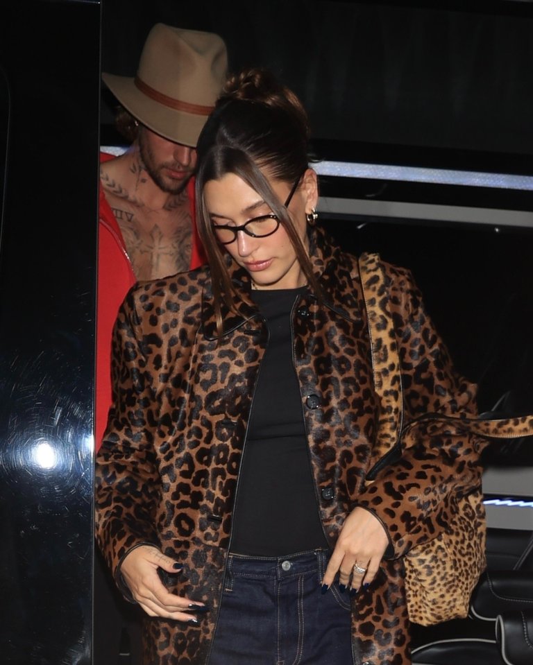 She showed off her fit figure in tight dark jeans and topped off her look with a leopard bag