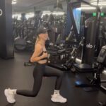 Buffy the Vampire Slayer alum Sarah Michelle Gellar showed off her fit figure in a new workout video