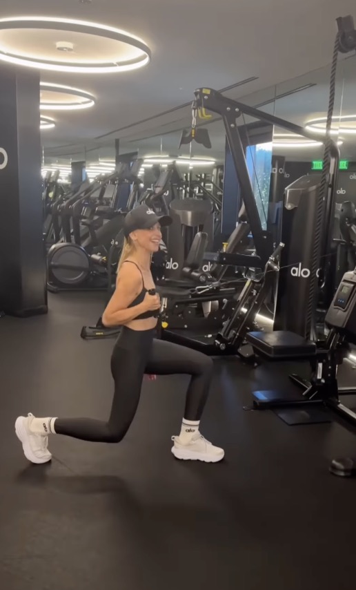 Buffy the Vampire Slayer alum Sarah Michelle Gellar showed off her fit figure in a new workout video