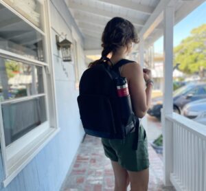 WomanWearingBéisBackpack