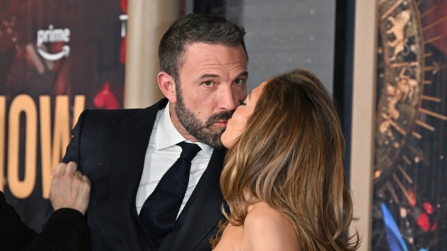 Ben Affleck And Jennifer Lopez Seen Kissing Despite Her Recently Filing For Divorce