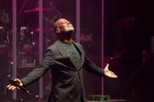 Brian McKnight joins Boyz II Men Performing In London