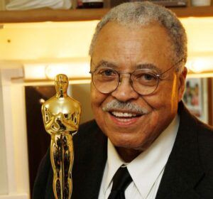 James Earl Jones with his honorary Academy Award statue, presented in 2011 for "extraordinary distinction in lifetime achievement."