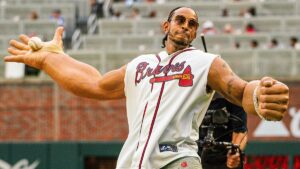 Ludacris Wears Big Arms for First Pitch at Atlanta Braves Game