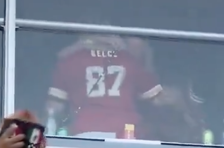 taylor-swifts-mom-gives-donna-kelce-huge-hug-at-chiefs-game-in-sweet-video