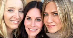 Aniston, Cox & Kudrow ate the same salad for lunch for years on the set of Friends