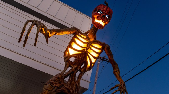 12-foot Home Depot skeleton