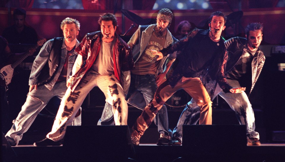 NSYNC performed It's Gonna Be Me at the 2000 MTV Movie Awards in LA