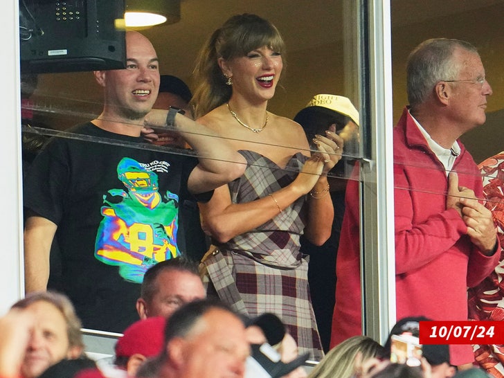 taylor swift chiefs monday night chiefs game sub 2