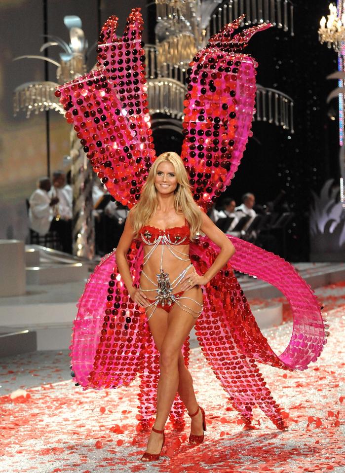 Heidi Klum struts her stuff on the catwalk in 2008