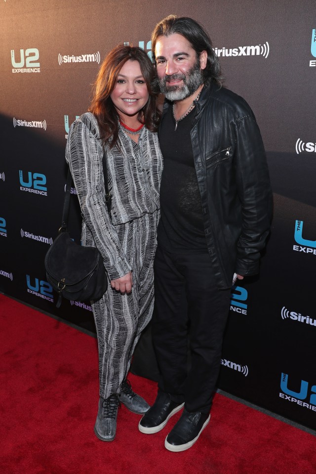 Rachael Ray lives in upstate New York with her husband, John Cusimano