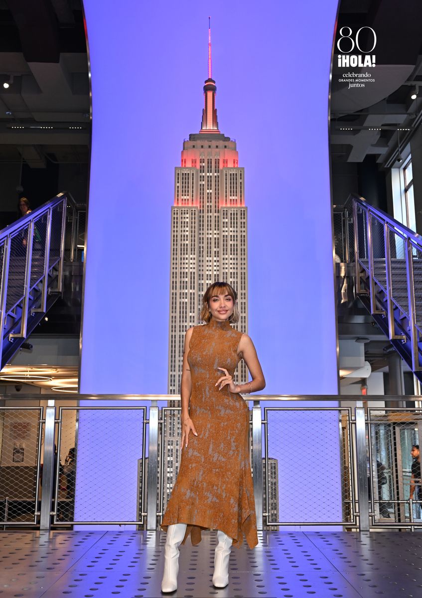 María Becerra lights the Empire State Building in red to celebrate ¡HOLA!'s 80th Anniversary