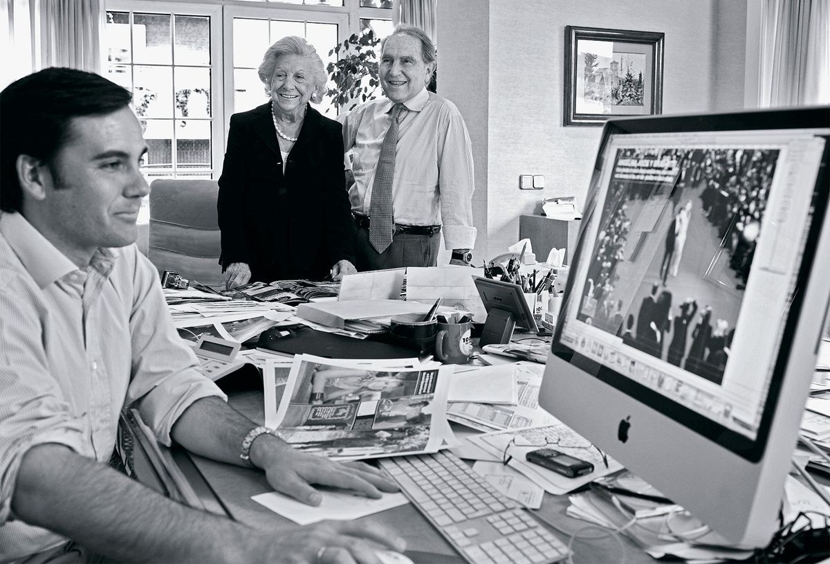 Eduardo Sánchez Junco, current Eduardo Sanchez Perez, Editor and President of ¡HOLA! with Antonio Sánchez Gómez and Mercedes Junco Calderón, his grandparents and founders of ¡HOLA!  