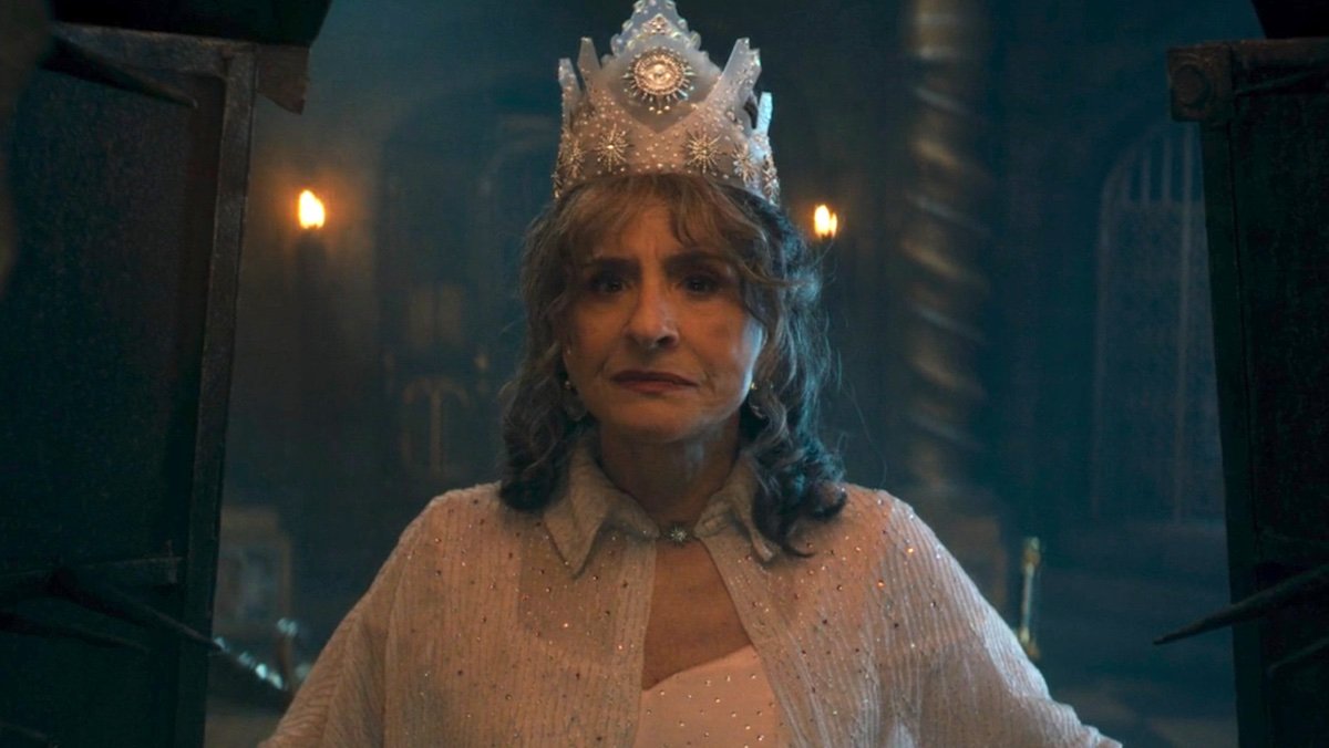 Patti Lupone's Lilia dressed as Glinda the Good Watch on Agatha All Along