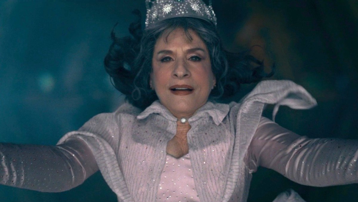 Patti Lupone's Lilia dressed as Glinda the Good Watch falling on Agatha All Along