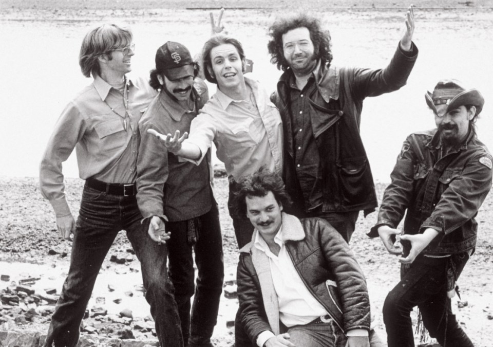 Left to right: Bob Weir, Phil Lesh, Dave Ellis, Mark Karan Steve Kimock. In back — John Molo (left), and Mickey Hart (right)