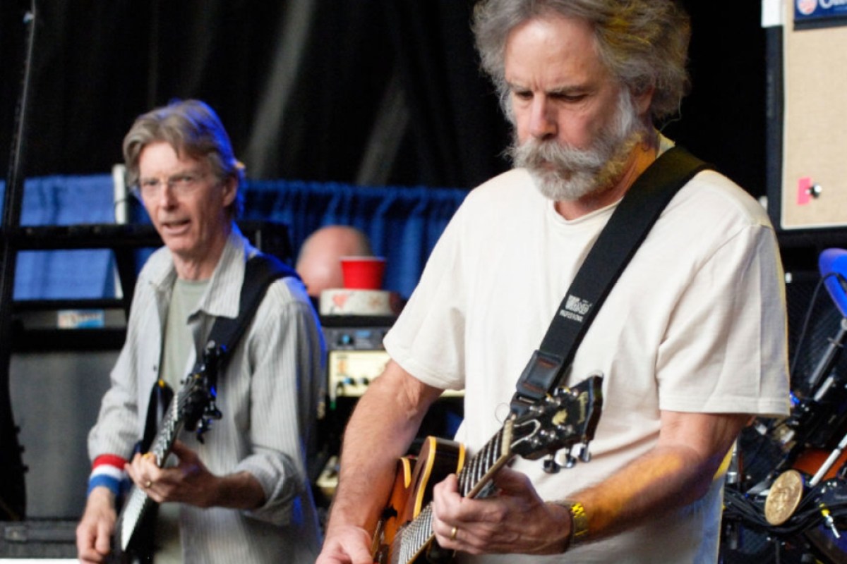 the-grateful-dead-bassist-phil-lesh-dies-at-84