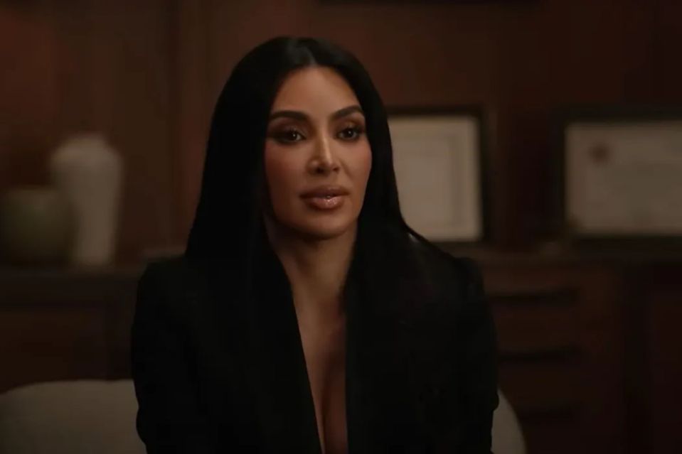 Kim plays Kai's therapist in an apparent homage to The Sopranos