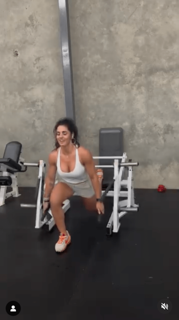 Bodybuilder Heather Dees in Two-Piece Workout Gear Shares "Hypers for Glutes/Hams"