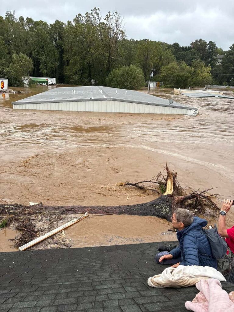 Daughter of Viral Grandparents' Final Photo on Flooded Rooftop Shares What Happened Next