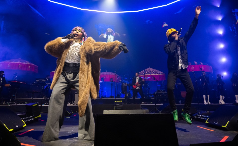 Lauryn Hill and Wyclef Jean were late taking the stage at the O2 last night