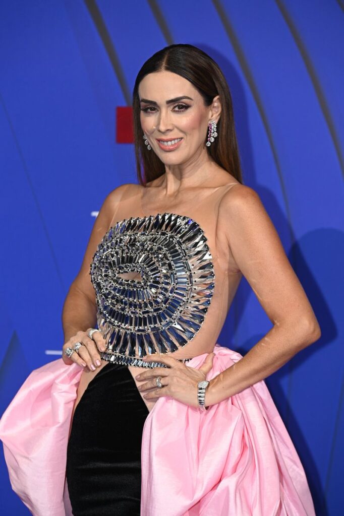 Jacqueline Bracamontes is a veteral of red carpets and award shows