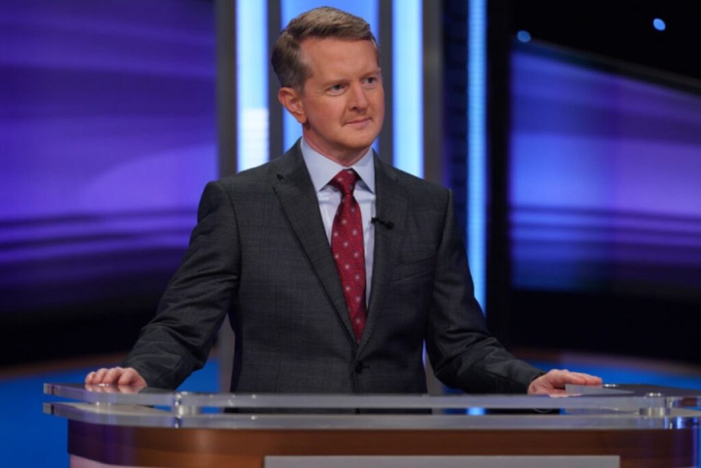 jeopardy-fans-enraged-by-extremely-problematic-clue-host-ken-jennings-apologizes