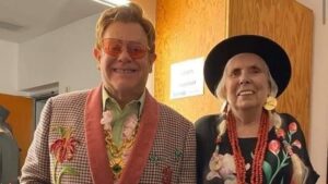 Joni Mitchell Sings "I'm Still Standing" with Elton John at Hollywood Bowl