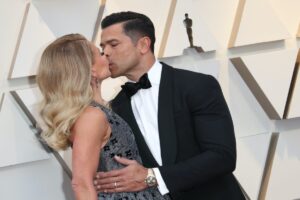 kelly-ripa-slams-irritating-husband-mark-consuelos-for-his-wild-genetics