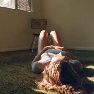 Maggie Rogers Kicks Off New Era “In The Living Room," Shares New Single