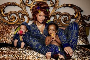 Rihanna has melted hearts by posing with her kids