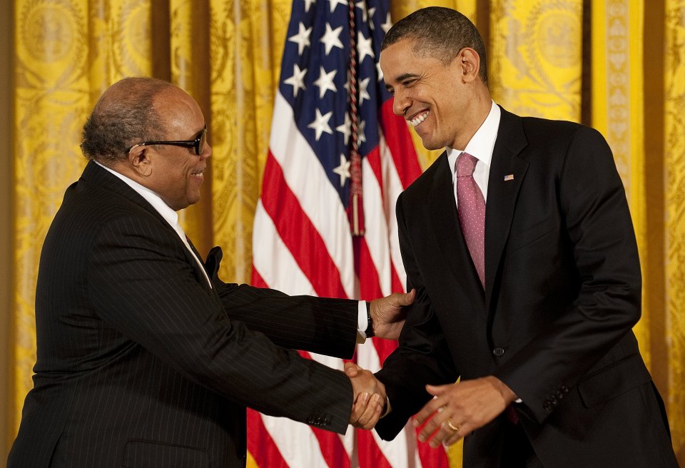 US President Barack Obama awards the 2010 National Medal of Arts to Quincy Jones in 2011