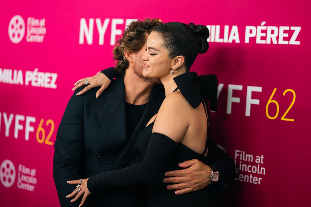 Edgar Ramirez (L) and Selena Gomez attend the "Emilia PÃ©rez" Premiere 