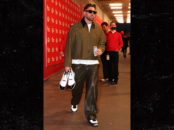 travis kelce arriving